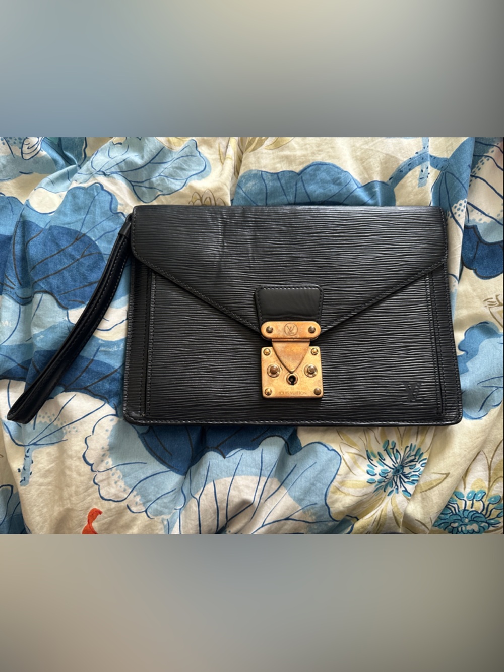 Louis Vuitton Black EPI Textured Leather Clasp clutch